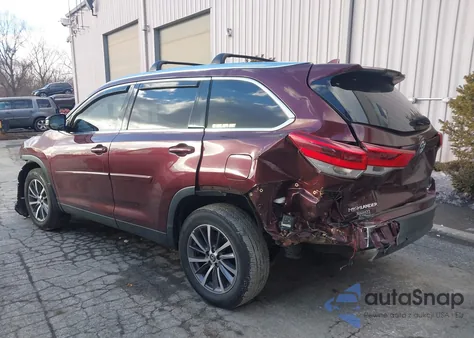 2019 Toyota Highlander Xle z USA, uszkodzony, nr VIN 5TDJZRFH5KS927491